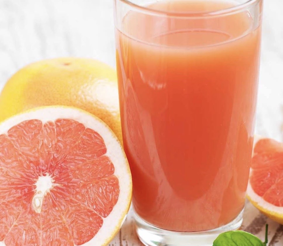 Grapefruit juice with fresh grapefruit